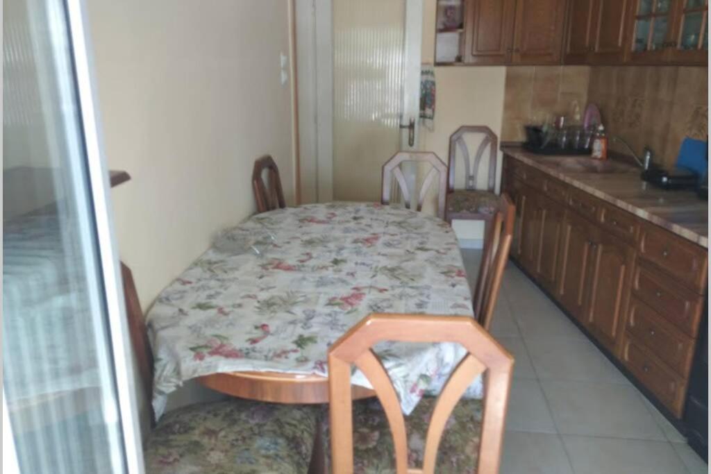 Debby'S Central Apartment Kavala Esterno foto