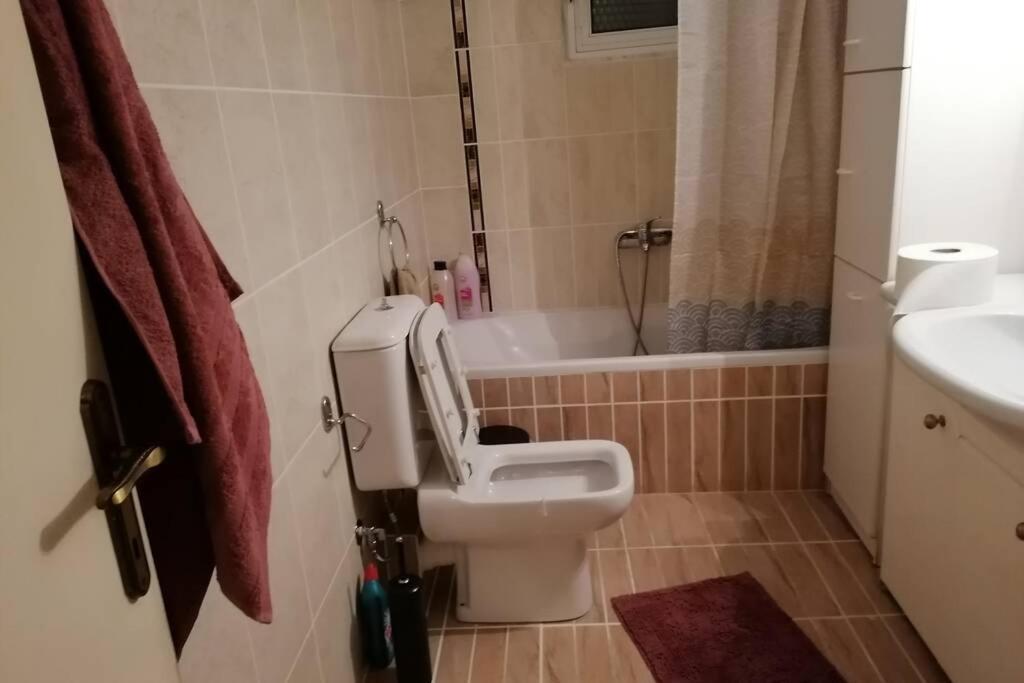 Debby'S Central Apartment Kavala Esterno foto
