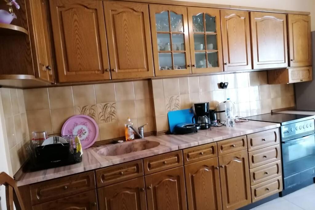 Debby'S Central Apartment Kavala Esterno foto