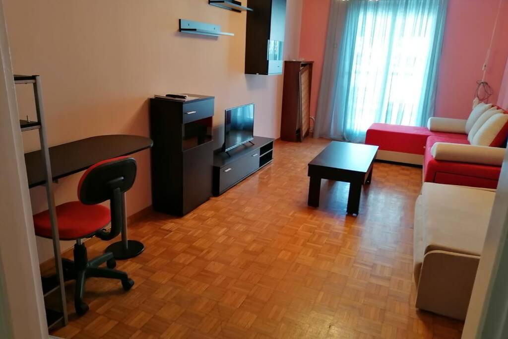 Debby'S Central Apartment Kavala Esterno foto