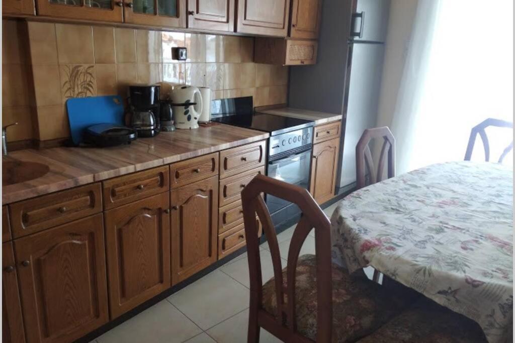 Debby'S Central Apartment Kavala Esterno foto